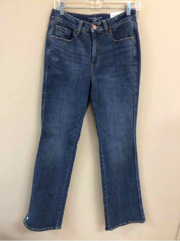 CHICOS SIZE 6 Ladies JEANS